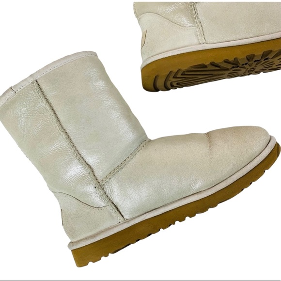 UGG Classic II Shimmer Metallic Bootie - Picture 5 of 7